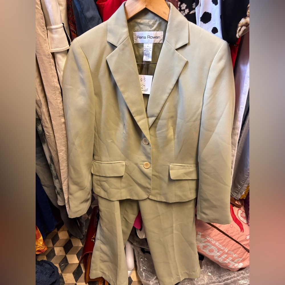 Rena Rowan Light Sage Green Two-Piece Women's Pant Suit. Size 8.
